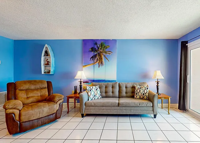 Clearwater With Bunk Pool & Balcony - Walk To Waves *