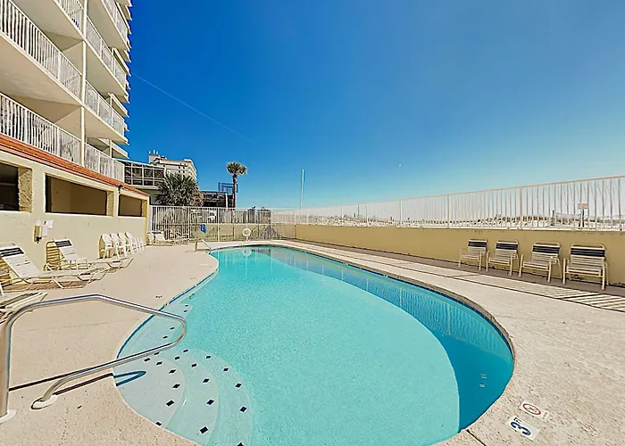 Clearwater With Bunk Pool & Balcony - Walk To Waves Holiday home *