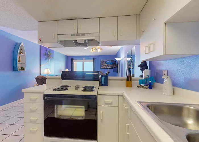 Clearwater With Bunk Pool & Balcony - Walk To Waves Holiday home *