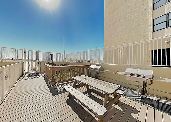 Clearwater With Bunk Pool & Balcony - Walk To Waves Holiday home Gulf Shores